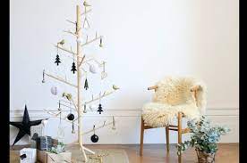 Namun saat ini sudah banyak kreasi pohon natal unik yang bisa kamu coba, lho! 15 Inspirasi Pohon Natal Minimalis