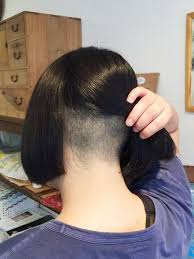 バッサリ ボブ 刈り上げの1カ月半後 ショートのヘアスタイル ヘア アイディア 刈り上げボブ