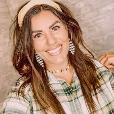 Hillary Adams (@hillaryannadams)