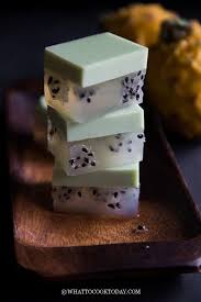 Dragon Fruit Pitahaya Agar Agar Cake Learn How To Make This Easy Light And Refreshing Dragon Fruit Aga In 2020 Jelly Desserts Chinese Dessert Recipe Asian Desserts