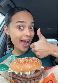 Vanessa Burger's Instagram, Twitter & Facebook