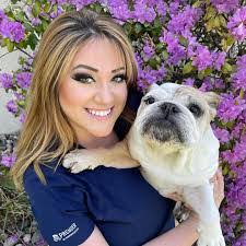 Anne Pingel's Instagram, Twitter & Facebook