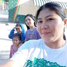 Buntis na ginang sa Cebu, pasan-pasan ang anak habang may dala-dala ring  kilo-kilong sako ng uling! #KMJS