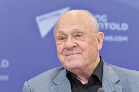 Владимир меньшов родился в баку в семье моряка, вырос под астраханью. Vladimir Menshov Pozhalovalsya Na Vozrast Iznashivaetsya Organizm Mk