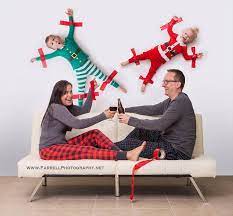 It S The Time Of The Year When You Gather All Your Loved Ones To Capture A Photo Which You Ca Family Holiday Photos Funny Christmas Photos Christmas Portraits