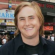 The below financial data is gathered and compiled by therichest analysts team to give you a better understanding of kurt russell net worth by breaking down the most relevant financial events such as yearly. Boston Russell Wiki Age Married Wife Girlfriend Gay Family Net Worth