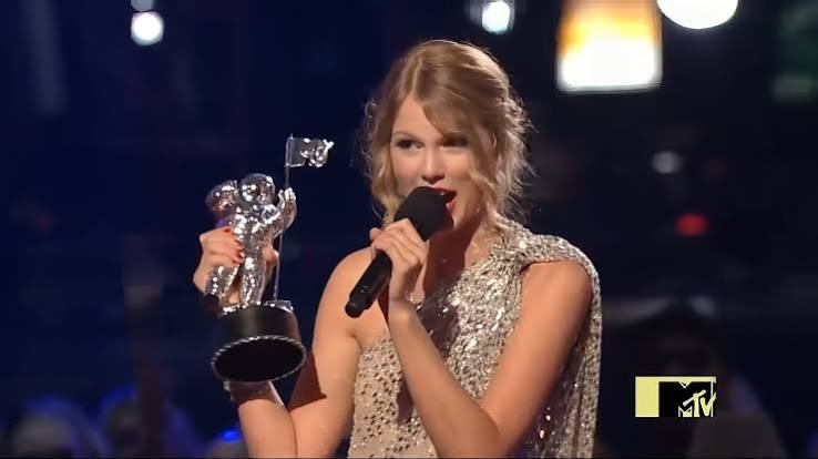 West Interrupts Swift at the 2009 VMAs