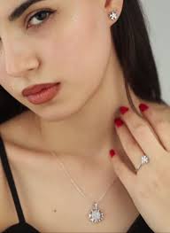 Stein Blumenform Set 3-teilig: Halskette, Ring & Ohrringe