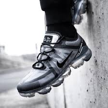 Black And Gold Vapormax Plus On Feet Vapormax Black Silver Chanel Hypebeast Versace Balenciaga Dior Prada Fashionblogger Fashion Model Gucc Sneakers Men Fashion Nike Air Sneakers Fashion