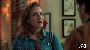 Se desempeña desde hace más de 20 años conduciendo programas de televisión por aire, cable, radio y cine en argentina. Veronica Se Va De La Casa Pa Quererte Youtube