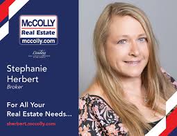 Let's welcome Lisa Kubiszewski to the Portage Office!🔑 #welcome #mccolly  #realestate #leadingre #agents #portage #celebrate #nwi