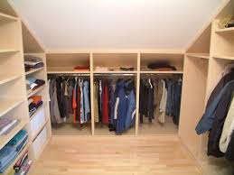 Warum dort nicht selbst hand anlegen und einen begehbaren kleiderschrank einbauen. Begehbarer Kleiderschrank Dachschrage Forum Begehbarer Kleiderschrank Dachschrage Kleiderschrank Fur Dachschrage Begehbarer Kleiderschrank Dachboden