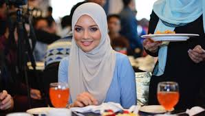 Yuk segera buat makanan sehat untuk buka puasa, seperti brilio.net rangkum dari berbagai sumber pada selasa (5/5) berikut ini. Juadah Berbuka Puasa Pilihan Artis Malaysia Azhan Co
