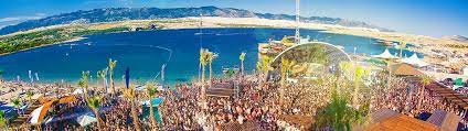 Hier wohnst du absolut stylisch direkt am hotspot der europäischen partyszene. Zrce Beach Partystrand Zrce Bei Novalja Novalja De