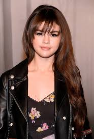 Hairstyles for a round face shape with piecey bangs break up roundness in the forehead area. 25 Best Hairstyles For Round Faces In 2020 Easy Haircut Ideas For Round Face Shape