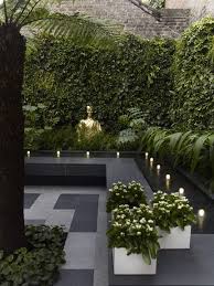 A Lush Minimalist Garden Beautiful Minimalist Garden Modern Garden Backyard Landscaping