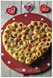 Coeur Feuillete De Petites Saucisses Feuillete Saucisse Apero Recettes De Cuisine Saucisses Feuilletees