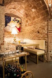 Una antigua bodega situada en pleno atocha, con más de 400 años de historia. Bodega De Los Secretos Un Restaurante Escondido Bajo El Barrio De Las Letras