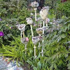 Reportage Et Source D Idees Le Jardin Des Fleurs De Poterie Dans Le Midi Skulpturen Keramik Und Kunst