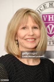 Donna Oros's Instagram, Twitter & Facebook