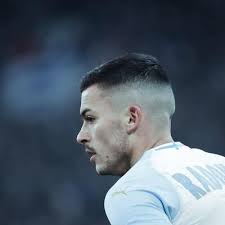 Reče lik koji je dobio stan po cijeni m2 od dvjesta pedest eura (250€) prosvjetni radnici u bd mole državu. Nemanja Radonjic Radonjicteam Twitter