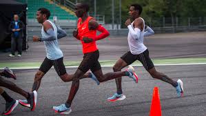 Nike's zoom vaporflys rely on three carbon fibre plates sandwiched between zoom cushioning gel. Athletes Wear Custom Engineered Nike Trainers In Attempt To Break Two Hour Marathon Barrier