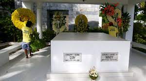 The urn bearing the cremated remains of former president benigno simeon noynoy aquino 3rd arrived at the manila memorial park in sucat, parañaque. Ocgywrbxxmbbcm
