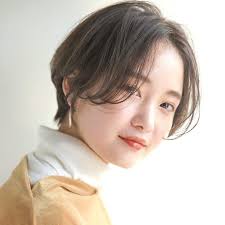 30代はショートボブの髪型が人気 アラサー女性におすすめのヘアスタイル集 folk ショート パーマ 前髪なし ショート 丸顔 髪型