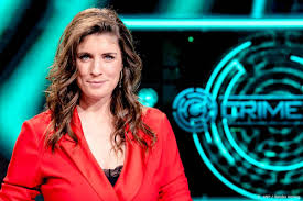 Die met snollebollekes, links rechts, en de juichcapes. Marieke Elsinga Onder De Indruk Van Haar Tv Kantine Typetje Ditjes Datjes