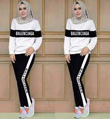 Hal inilah yang membuat kami menjadi tujuan utama fashion online di indonesia. Jual Promo Stelan Olahraga Balenci Baju Senam Muslim Baju Olahraga Muslim Vr Di Lapak Qarla Mart Bukalapak