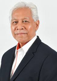 He was the former menteri besar of terengganu and also the chairman of mara. Felda Board Of Directors