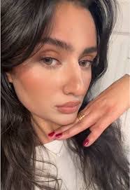 Hazel Bond's Instagram, Twitter & Facebook