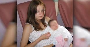Lembra da menina de 11 anos que engravidou do irmão de 16 anos? Os anos se  passaram e ela mudou muito Veja nos comentários.