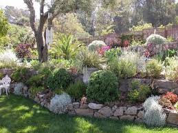 Amenager Son Jardin En Pente Conseils Pratiques Et Photos Jardin En Pente Amenagement Jardin Amenagement Paysager