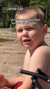 Klassiker från förra sommaren 🫡🤣 min son är den störst stjärna ja vet♥️  #fyp #foryou #värmland #feskmåsermedröenäbber #fiskmåsar #ackvärmland  #yoannanicole #backamedkåpsläp #funny ...