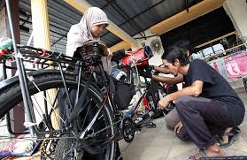 Thrill merupakan merek sepeda untuk lintas alam atau cross country no.1 di indonesia seperti bmx junior, bmx race, bmx four cross, bmx 4x, mtb trail, mtb cross country, leisure, city bike,full suspension, hard tail, 20 inci, 26 inci, 27,5 inci After One Whole Year On Bikes Indonesian Couple Arrive In Mecca About Her