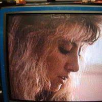 Paula Kell's Instagram, Twitter & Facebook