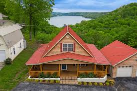 There are a variety of fish found in these waters including: Tennessee Dale Hollow Lake