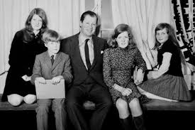 Born 11 february 1957) is one of the two older sisters of diana, princess of wales, the other being lady sarah on 20 april 1978, jane married her distant relation robert fellowes (b. Elizabeth Sarah Lavinia Spencer Explore Tumblr Posts And Blogs Tumgir