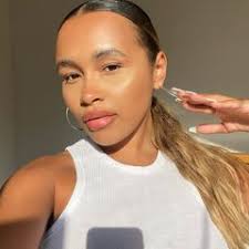 Shae Thompson Marketing Executive