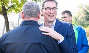 99% gyurcsány, 1% karácsony − reagált karácsony gergely szombati bejelentése a fidesz frakcióvezetője, kocsi máté közösségi oldalán közzétett. Igy Iranyitja Karacsony Gergelyt A Baloldal Valodi Vezetoje Gyurcsany Ferenc