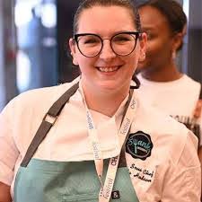 Amber Cram's Instagram, Twitter & Facebook