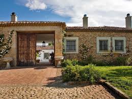 Une Maison En Teintes Douces Dans La Campagne Espagnole Planete Deco A Homes World Maisons Campagnardes Maison Maison De Campagne