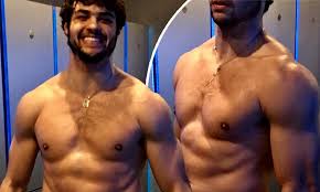 Noah centineo (@thenoahcentineoofficial) on tiktok | 107k likes. Noah Centineo Flashes His Six Pack Abs And Flexes His Muscular Arms In Sexy New Instagram Selfies Daily Mail Online