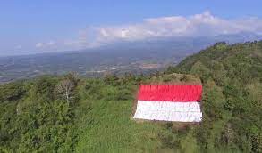 Karena untuk memasuki kawasan gunung ini, kalian semua akan dikenakan tiket masuknya cuma rp. 10 Tempat Wisata Di Kediri Paling Hits Dan Wajib Untuk Dikunjungi