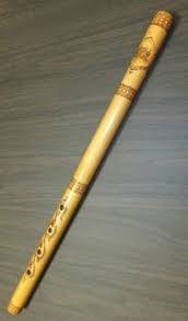 Saluang merupakan alat musik yang berbunyi aerofon, yakni bebunyian yang berasal dari hembusan angin. Alat Musik Tradisional Minangkabau Greatnesia