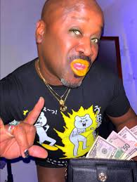 Quinton Petty aka Horsey just be quiet and have several seats your 5 mins  of fame is over because you in here cheap roasting people taking their pics  acting like you an