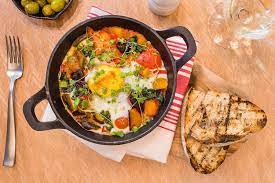 L'oeuf d'autruche que nous vous proposons est décoratif (donc vide). Cuisiner Un Åuf D Autruche Astuces Pour En Faire Des Mets Insolites