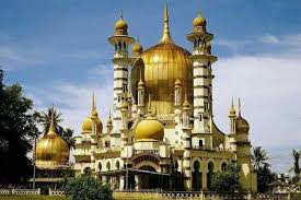 مسجد كواﻻ كانجسار في ماليزيا من أجمل المساجد في العالم Mosque Beautiful Mosques Blue Mosque Istanbul