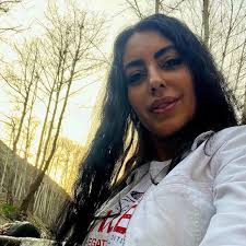 ذات کروسان با موکا😂   اگه تا حالا فلور🥐 نبودید @flore_cafe_bakery ،  🥴وقتشه با عشقتون یه قرار خوشمزه بذارید! @flore_cafe_bakery ⁣  #کافه_نان_فلور #خاطرات_شیرین #قرار_دوستانه #لحظات_خاص